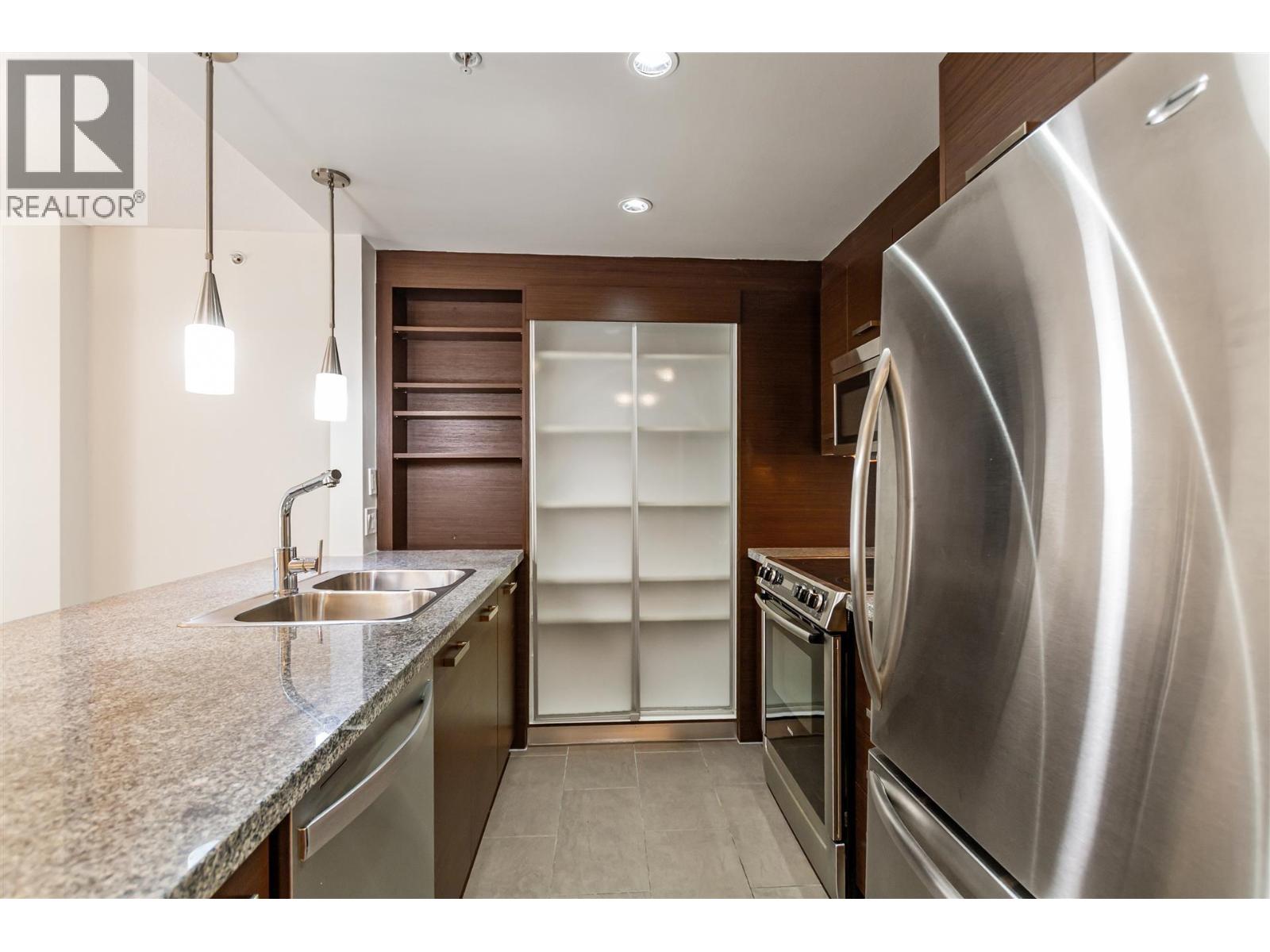 203 2959 Glen Drive, Coquitlam, British Columbia V3B 0B8 - Photo 4 - R3065100