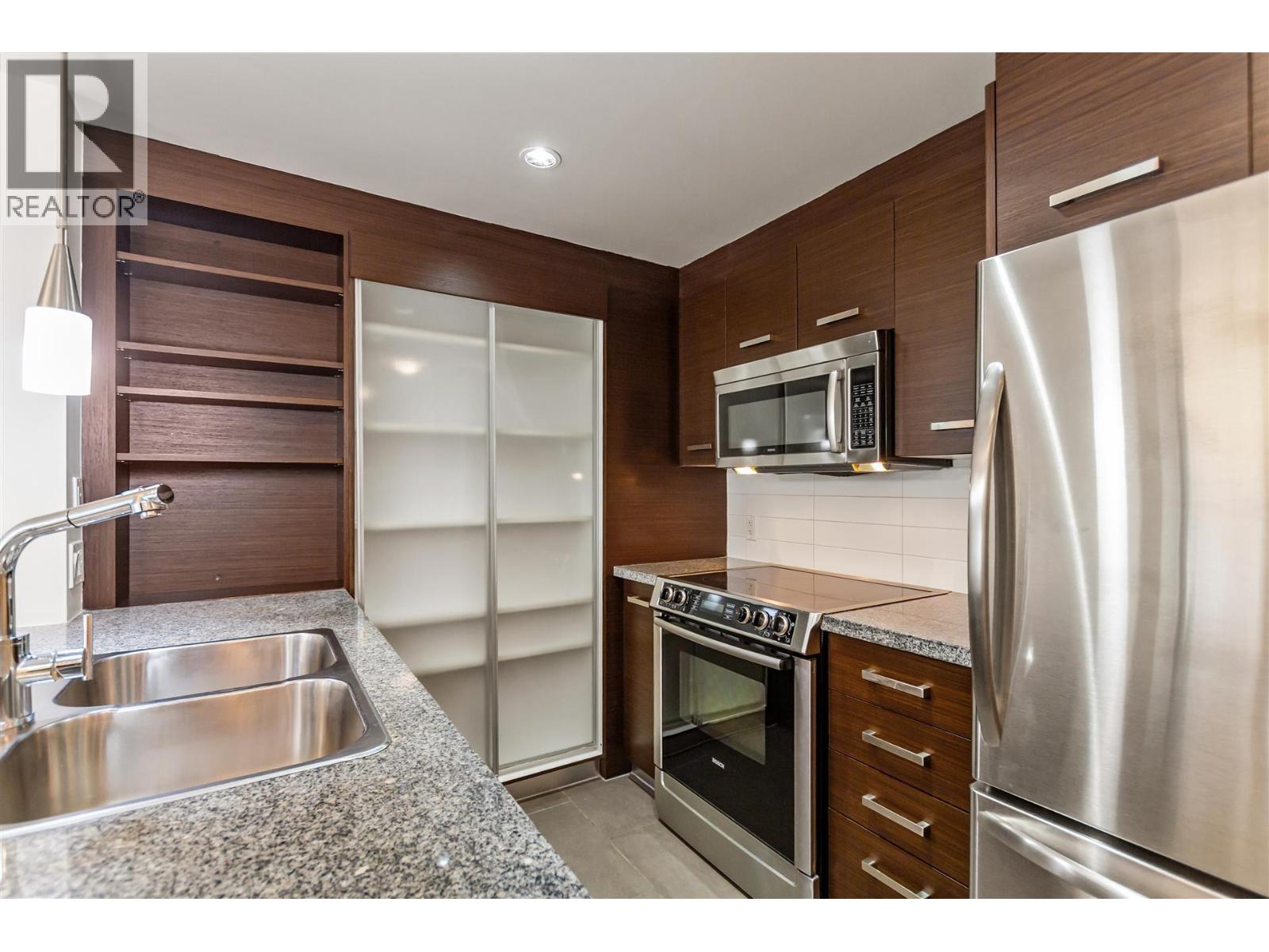 203 2959 Glen Drive, Coquitlam, British Columbia V3B 0B8 - Photo 5 - R3065100