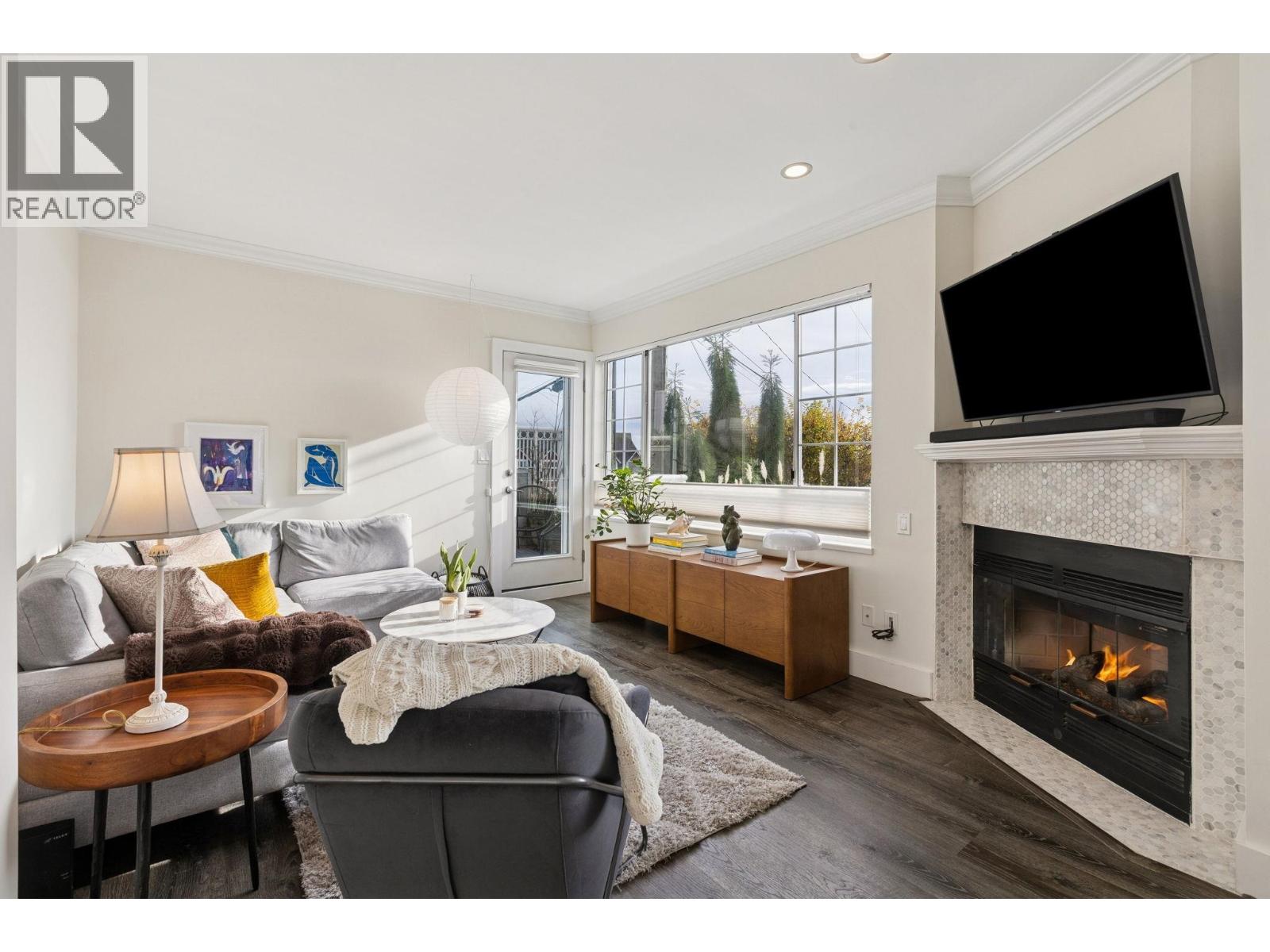 101 2440 HAYWOOD AVENUE, West Vancouver, British Columbia