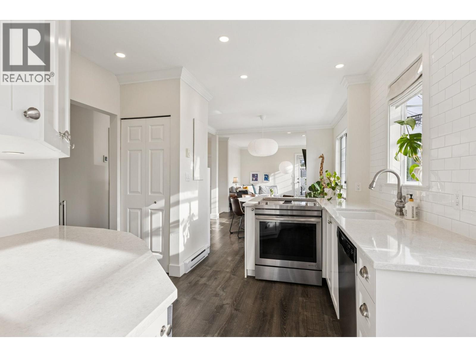 101 2440 Haywood Avenue, West Vancouver, British Columbia V7V 1Y1 - Photo 13 - R3065106