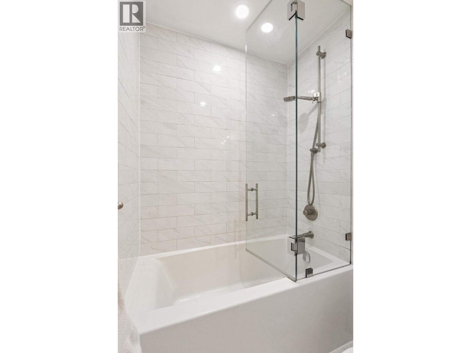 101 2440 Haywood Avenue, West Vancouver, British Columbia V7V 1Y1 - Photo 24 - R3065106