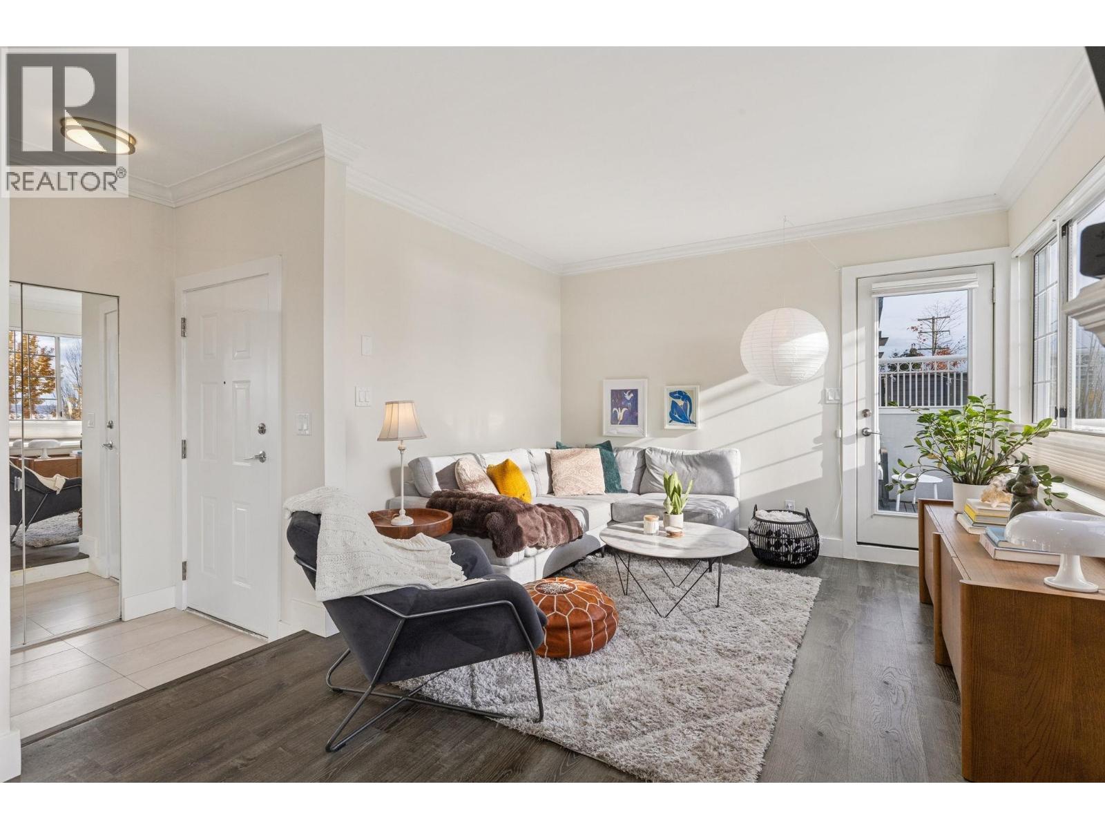 101 2440 Haywood Avenue, West Vancouver, British Columbia V7V 1Y1 - Photo 3 - R3065106