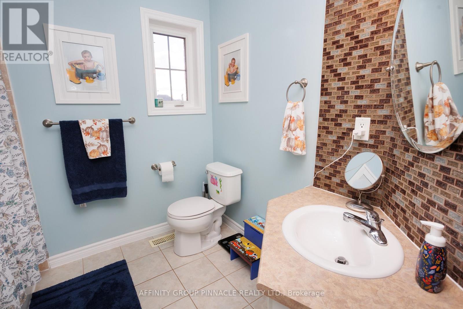 20 Ellis Crescent, Kawartha Lakes, Ontario K9V 0A5 - Photo 27 - X12497748