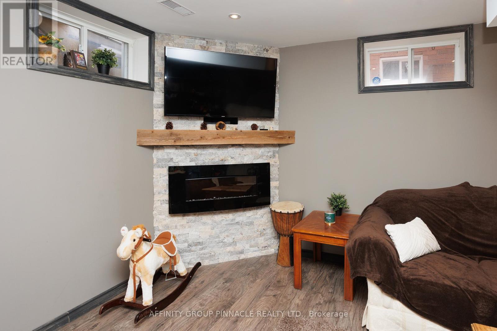 20 Ellis Crescent, Kawartha Lakes, Ontario K9V 0A5 - Photo 31 - X12497748