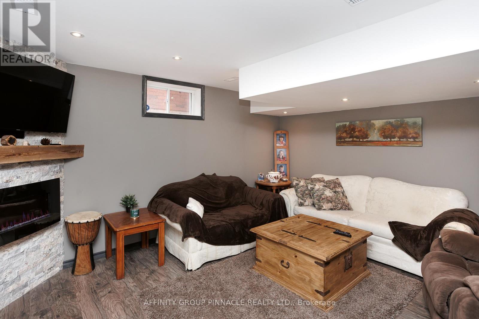 20 Ellis Crescent, Kawartha Lakes, Ontario K9V 0A5 - Photo 30 - X12497748