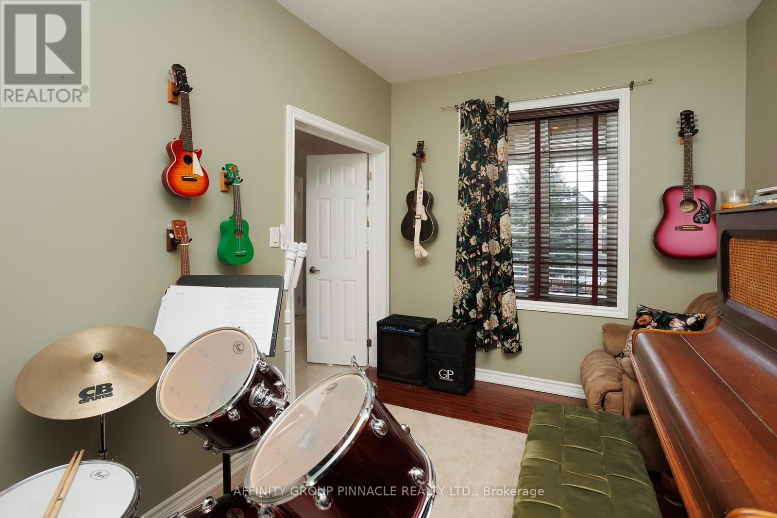 20 Ellis Crescent, Kawartha Lakes, Ontario K9V 0A5 - Photo 9 - X12497748