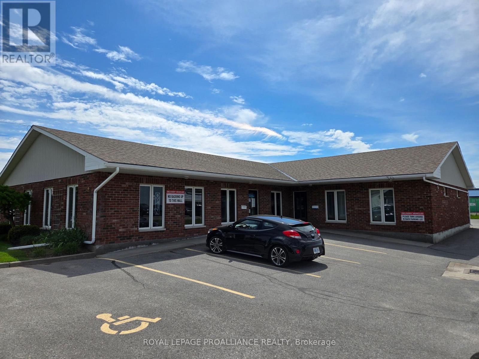 2 - 320 Sidney Street, Belleville, Ontario K8P 3Z3 - Photo 2 - X12512706