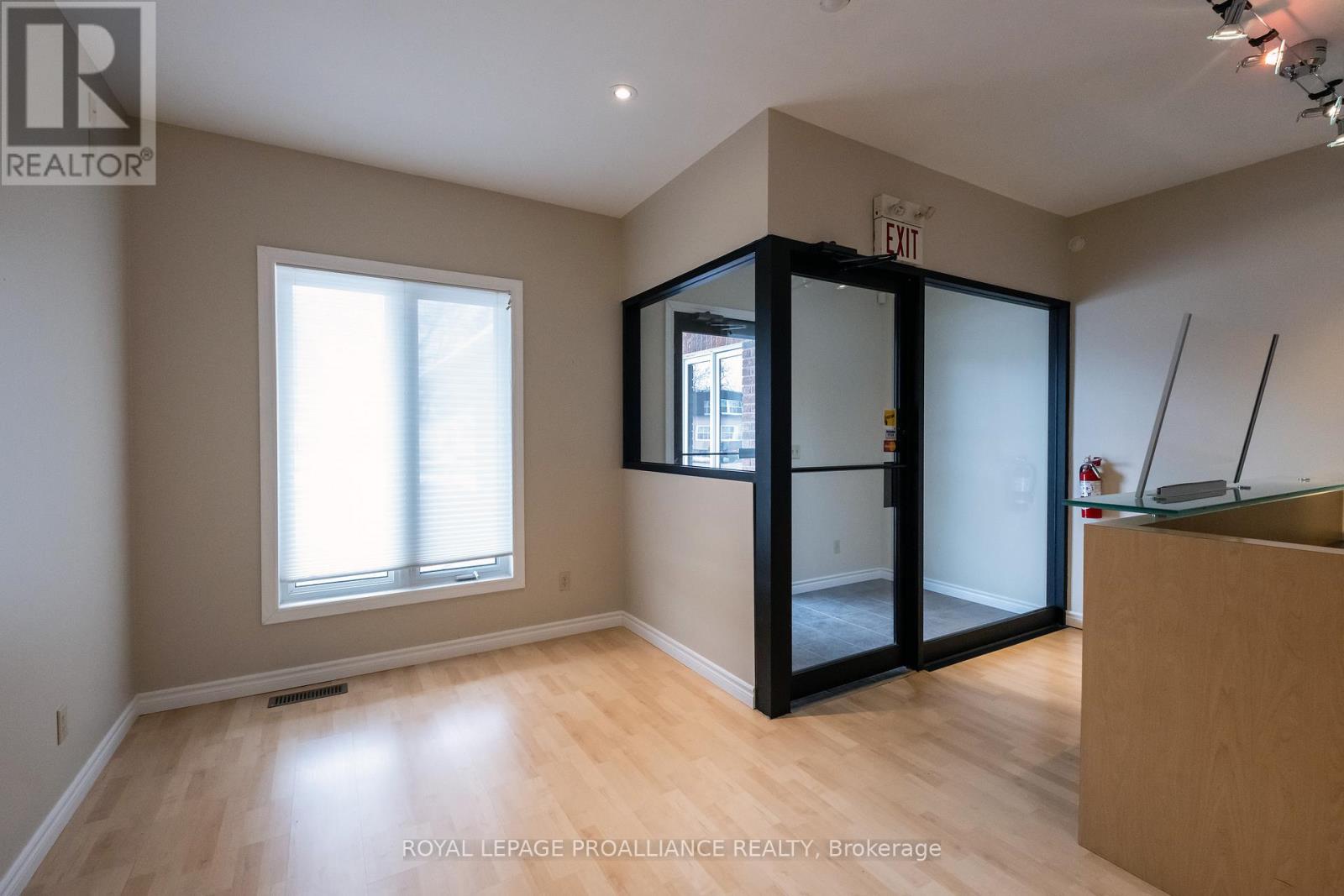 2 - 320 Sidney Street, Belleville, Ontario K8P 3Z3 - Photo 5 - X12512706