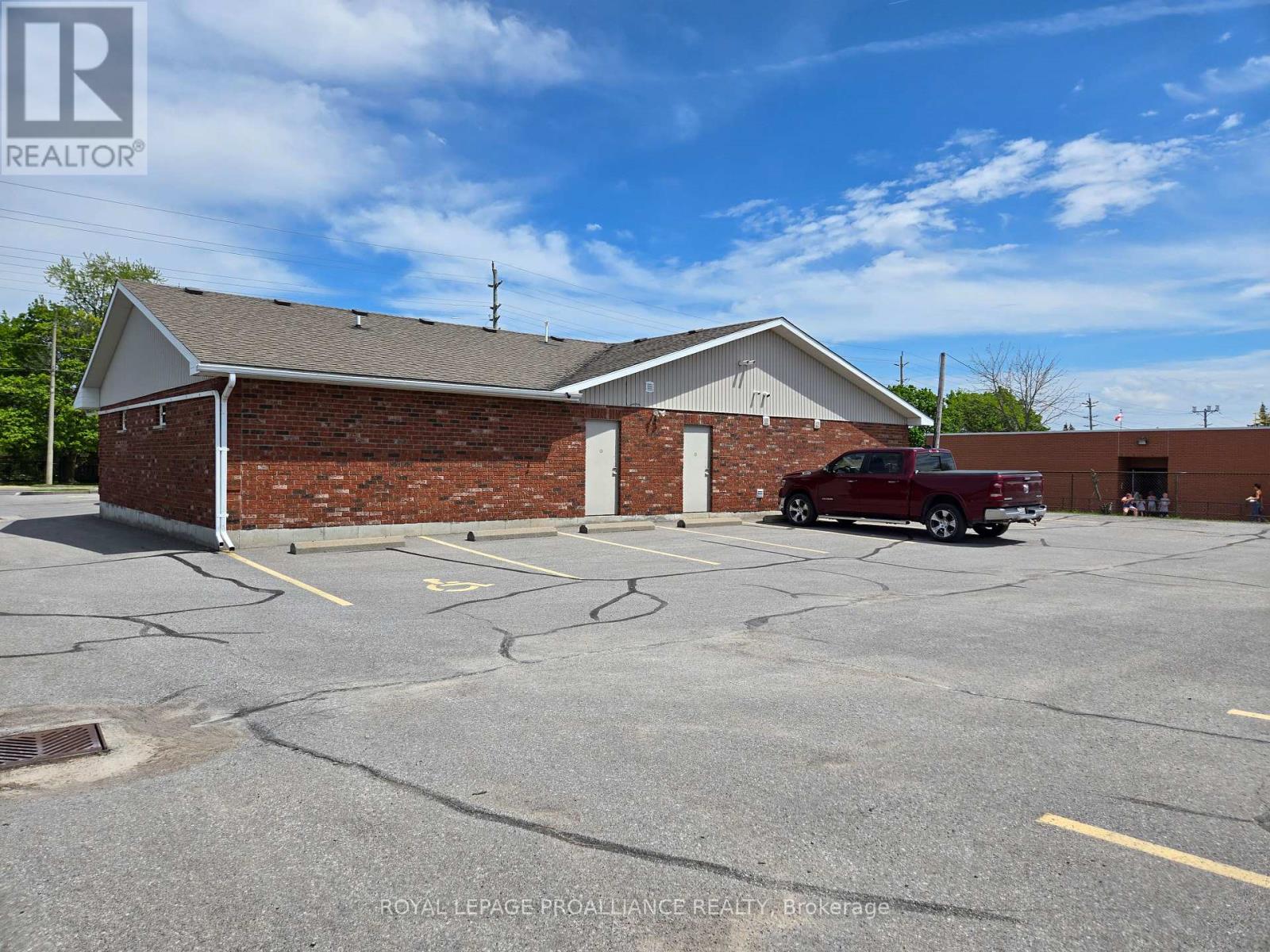 2 - 320 Sidney Street, Belleville, Ontario K8P 3Z3 - Photo 4 - X12512706