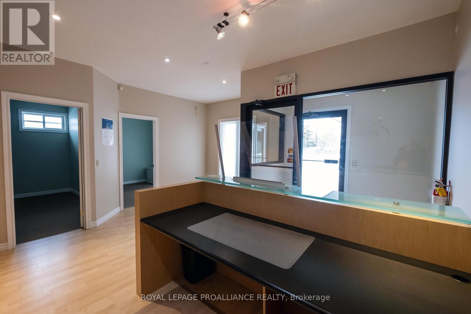 2 - 320 Sidney Street, Belleville, Ontario K8P 3Z3 - Photo 9 - X12512706