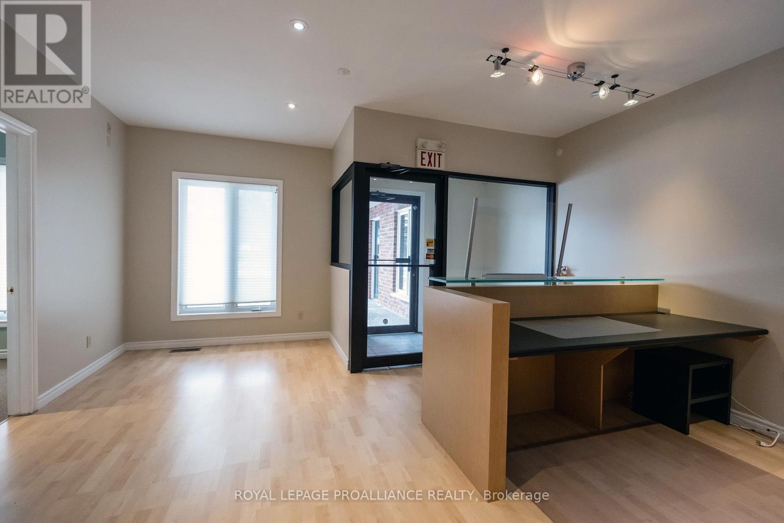 2 - 320 Sidney Street, Belleville, Ontario K8P 3Z3 - Photo 8 - X12512706