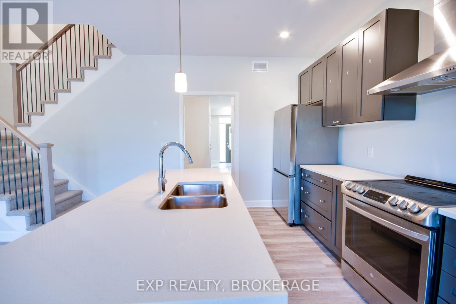 1261 Max Crescent, Kingston, Ontario K7P 0P2 - Photo 8 - X12440675