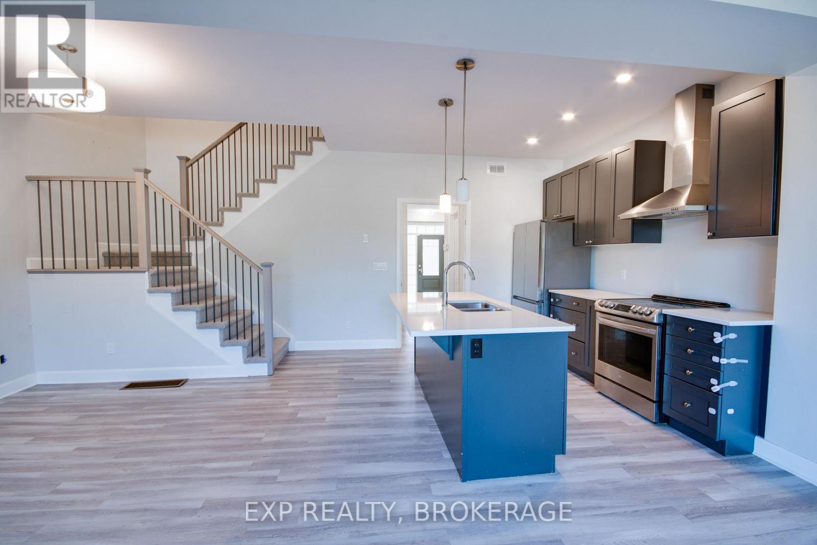 1261 Max Crescent, Kingston, Ontario K7P 0P2 - Photo 5 - X12440675