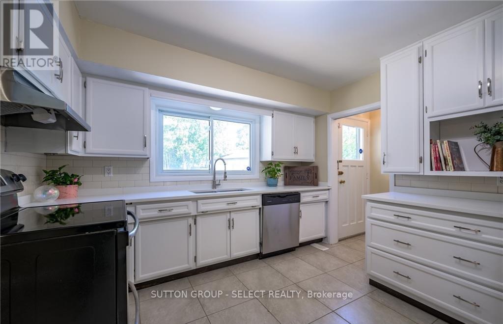 Upper - 6 Kirkton Court, London North, Ontario N5X 1T2 - Photo 12 - X12513940