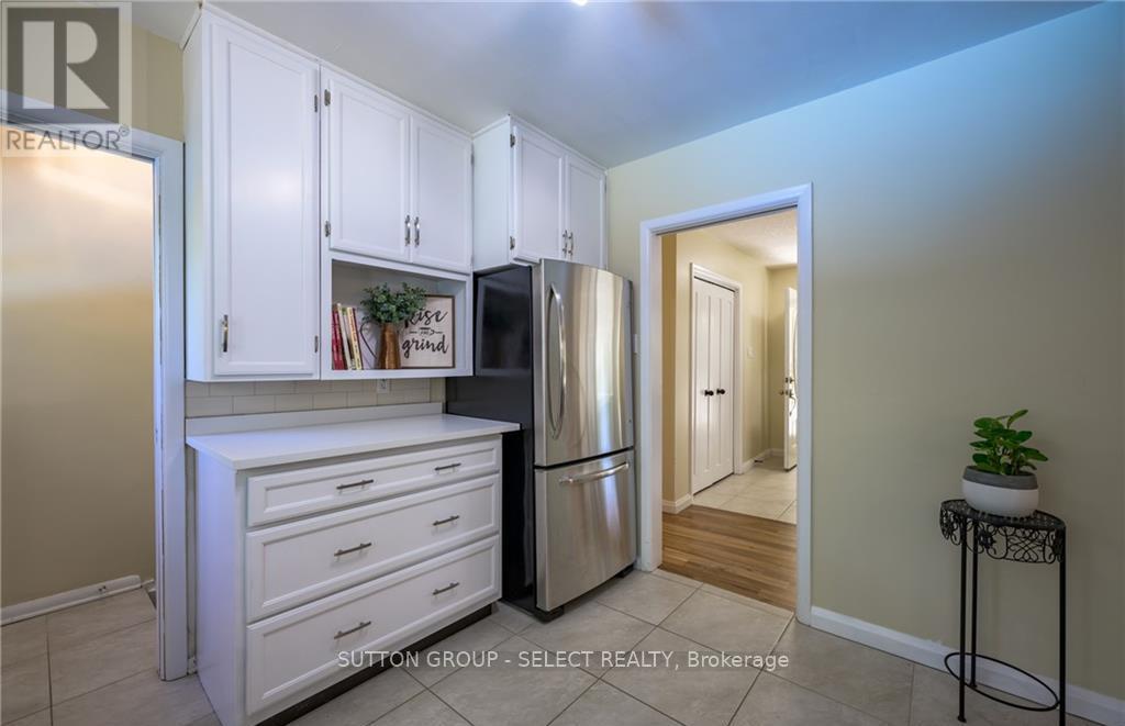 Upper - 6 Kirkton Court, London North, Ontario N5X 1T2 - Photo 14 - X12513940