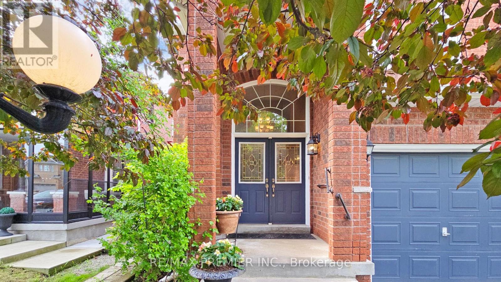 215 Drummond Drive, Vaughan, Ontario  L6A 3C1 - Photo 2 - N12513390