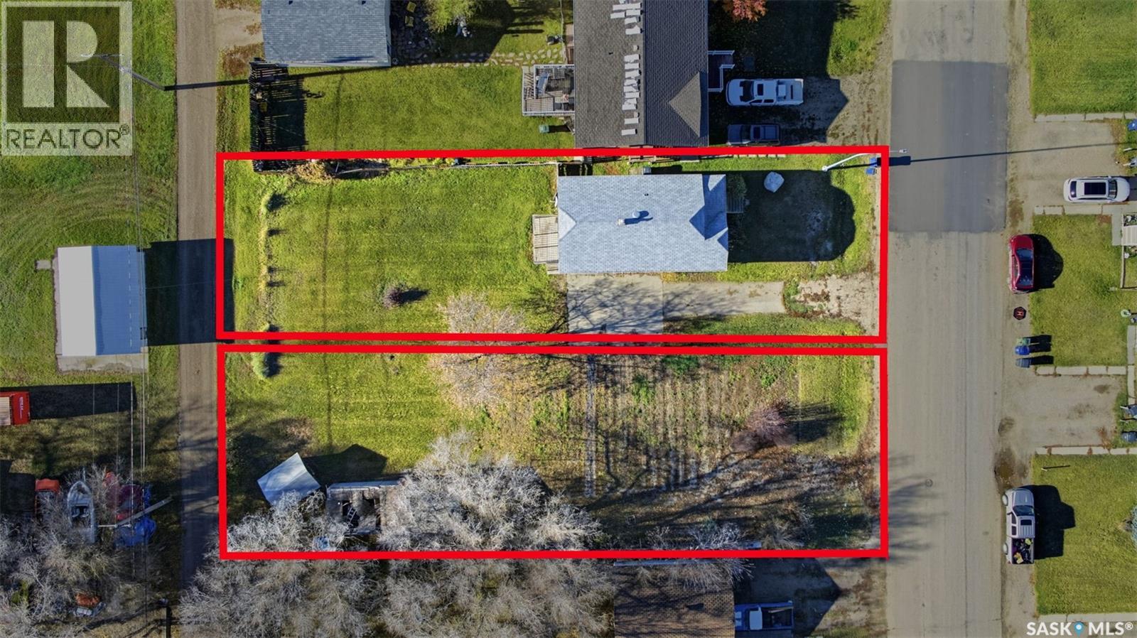 308-310 3rd Street, Dundurn, Saskatchewan  S0K 1K0 - Photo 2 - SK022353