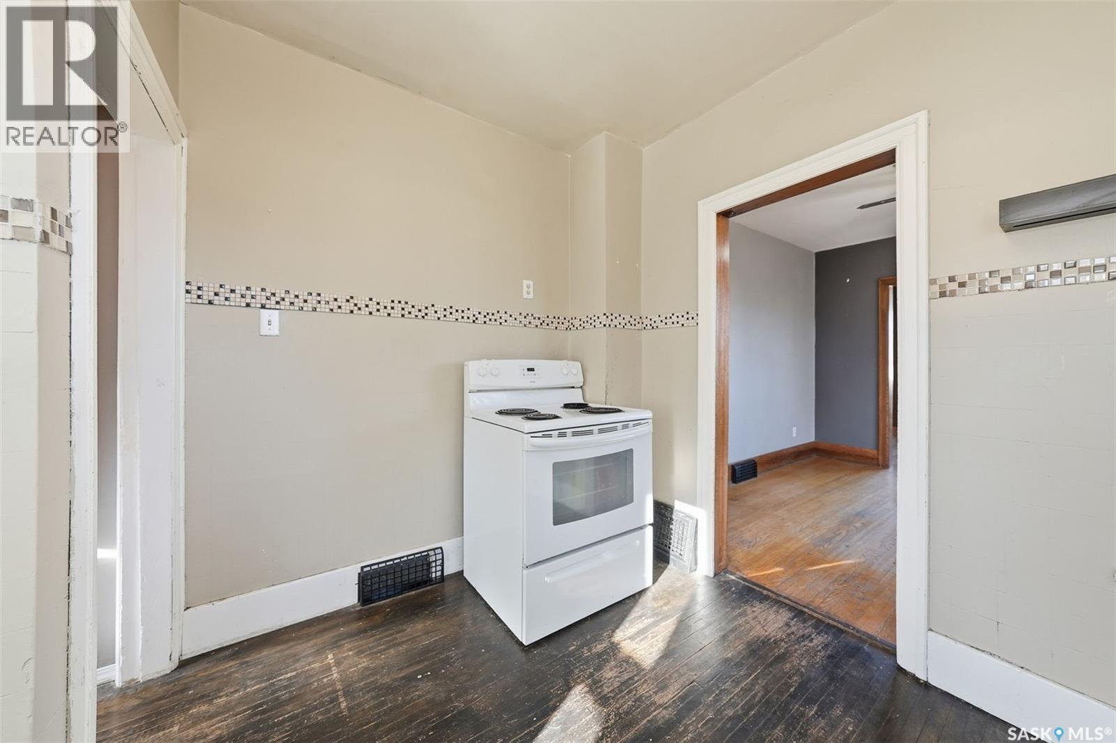 308-310 3rd Street, Dundurn, Saskatchewan  S0K 1K0 - Photo 13 - SK022353