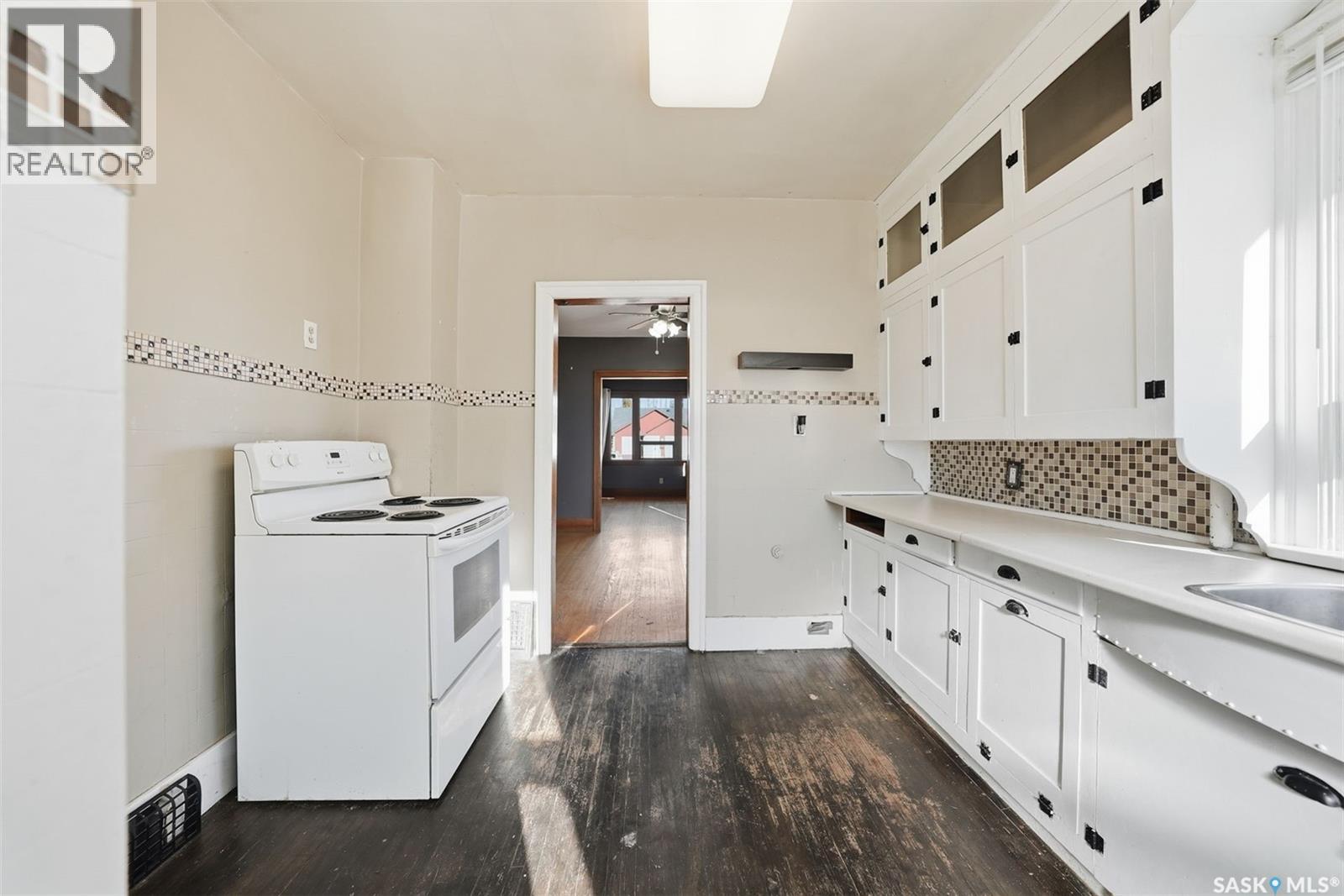 308-310 3rd Street, Dundurn, Saskatchewan  S0K 1K0 - Photo 10 - SK022353