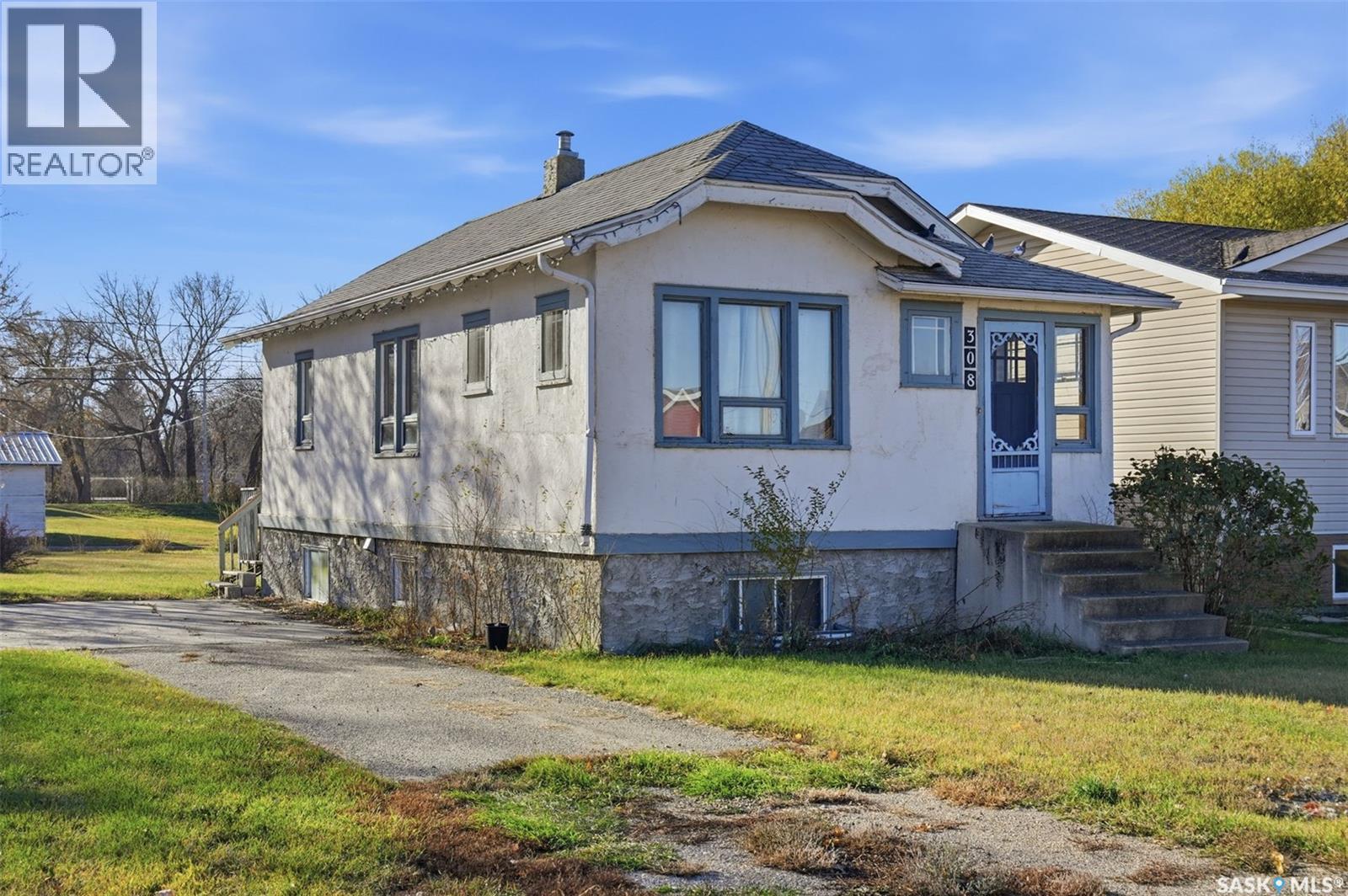 308-310 3rd Street, Dundurn, Saskatchewan  S0K 1K0 - Photo 3 - SK022353