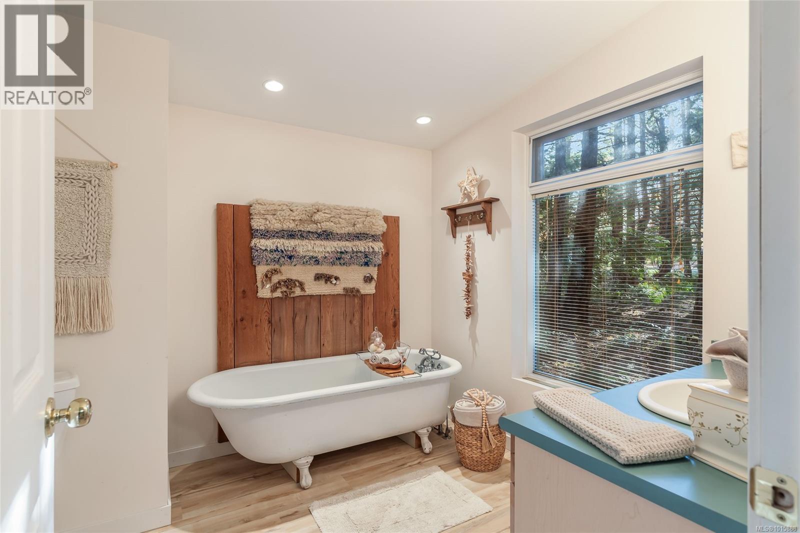 503 Quatna Rd, Qualicum Beach, British Columbia  V9K 1B4 - Photo 36 - 1015888