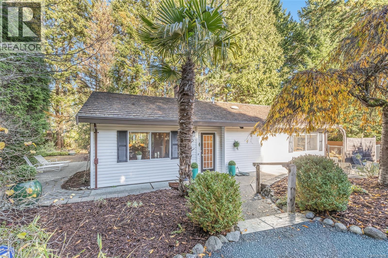 503 Quatna Rd, Qualicum Beach, British Columbia  V9K 1B4 - Photo 3 - 1015888