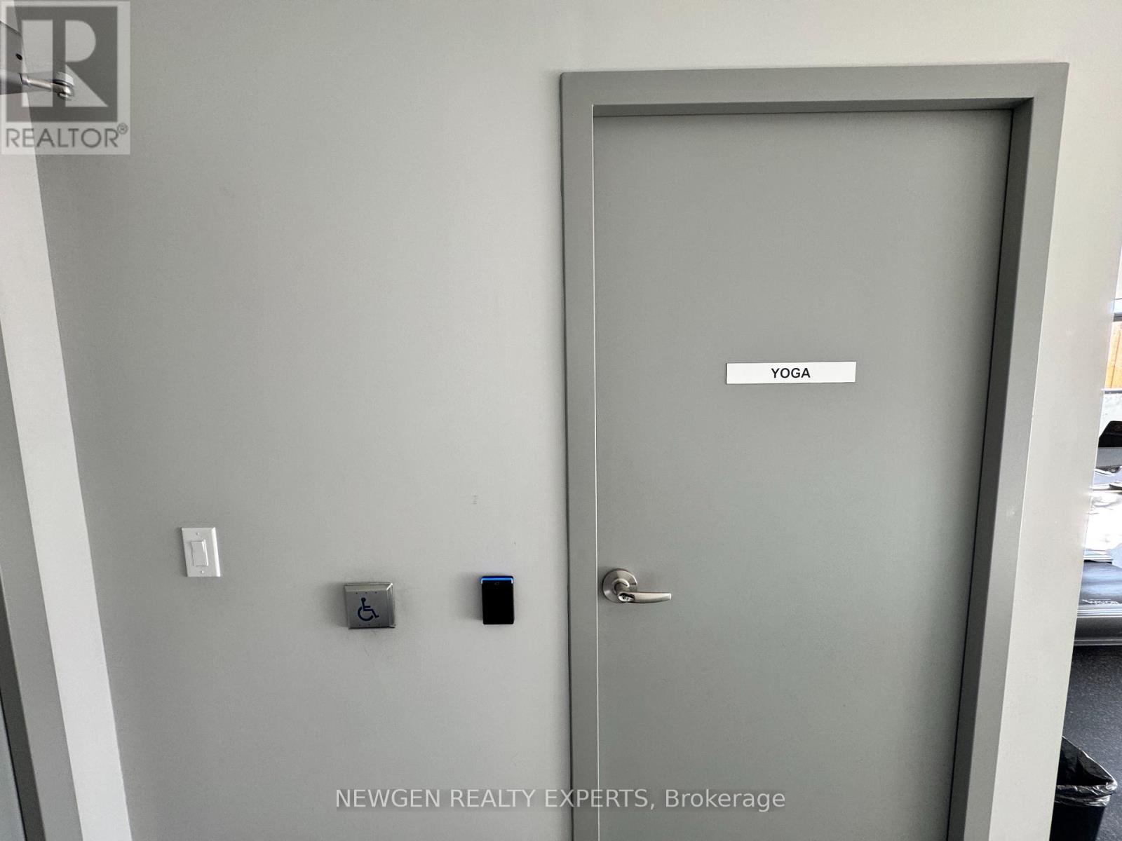 824 - 859 The Queensway, Toronto, Ontario M8Z 1N8 - Photo 19 - W12478583