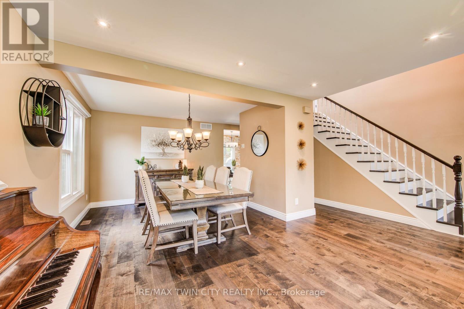 295 Wiltshire Place, Waterloo, Ontario  N2T 1R3 - Photo 9 - X12483947