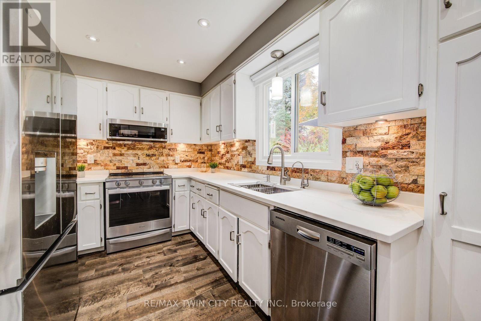 295 Wiltshire Place, Waterloo, Ontario  N2T 1R3 - Photo 13 - X12483947