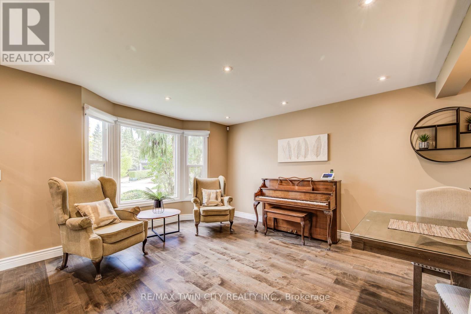 295 Wiltshire Place, Waterloo, Ontario  N2T 1R3 - Photo 8 - X12483947