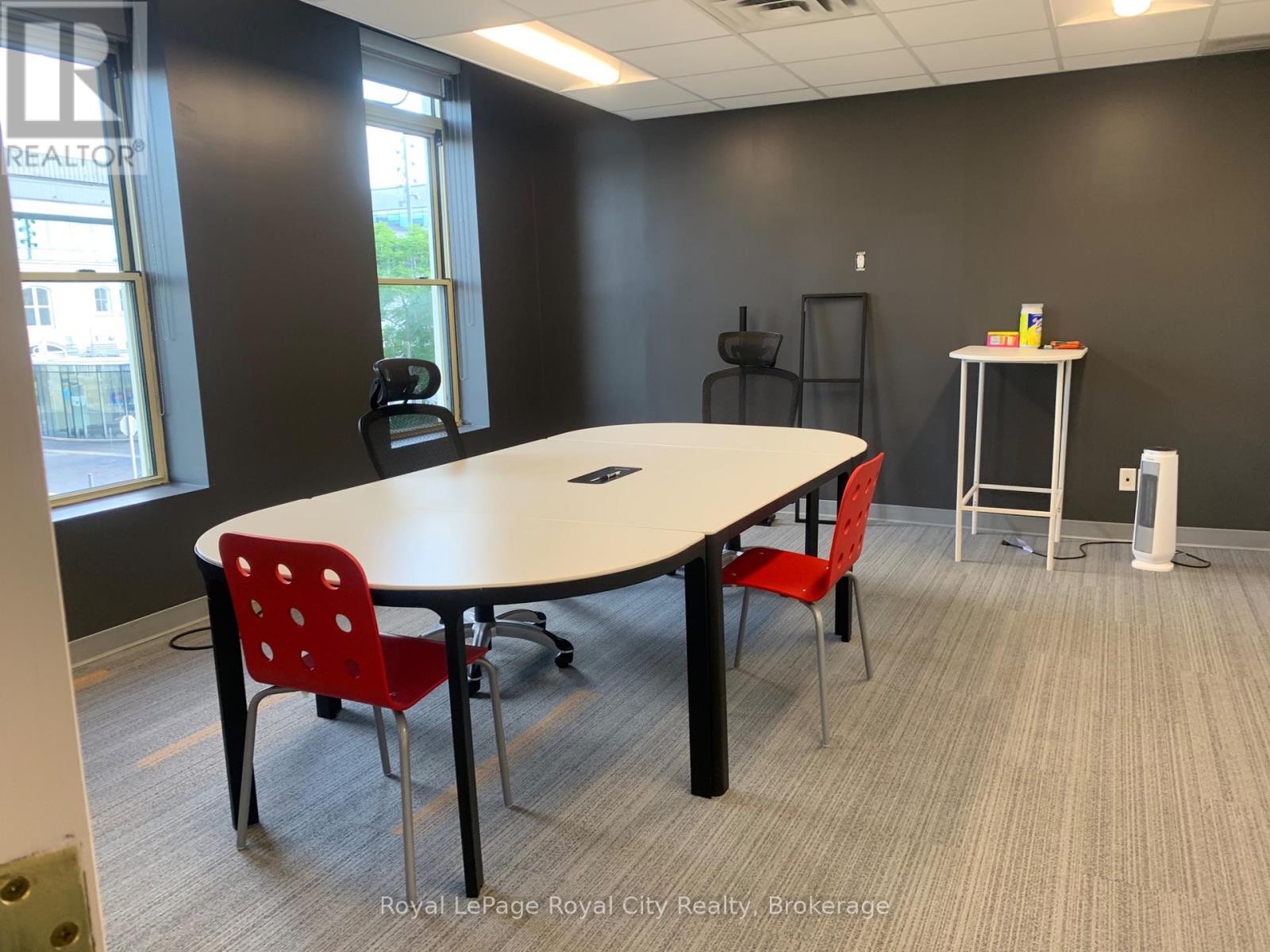 201 - 2 Wyndham Street N, Guelph (Downtown), Ontario  N1H 4E3 - Photo 5 - X12514026