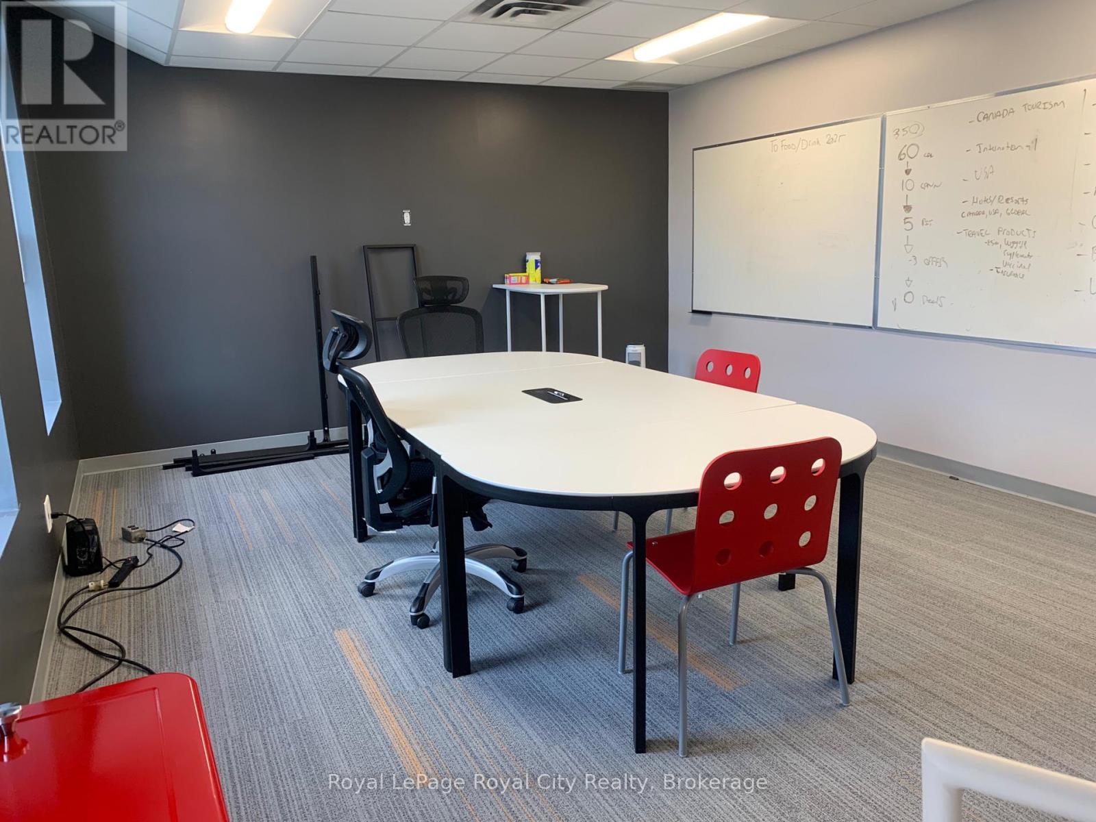 201 - 2 Wyndham Street N, Guelph (Downtown), Ontario  N1H 4E3 - Photo 6 - X12514026