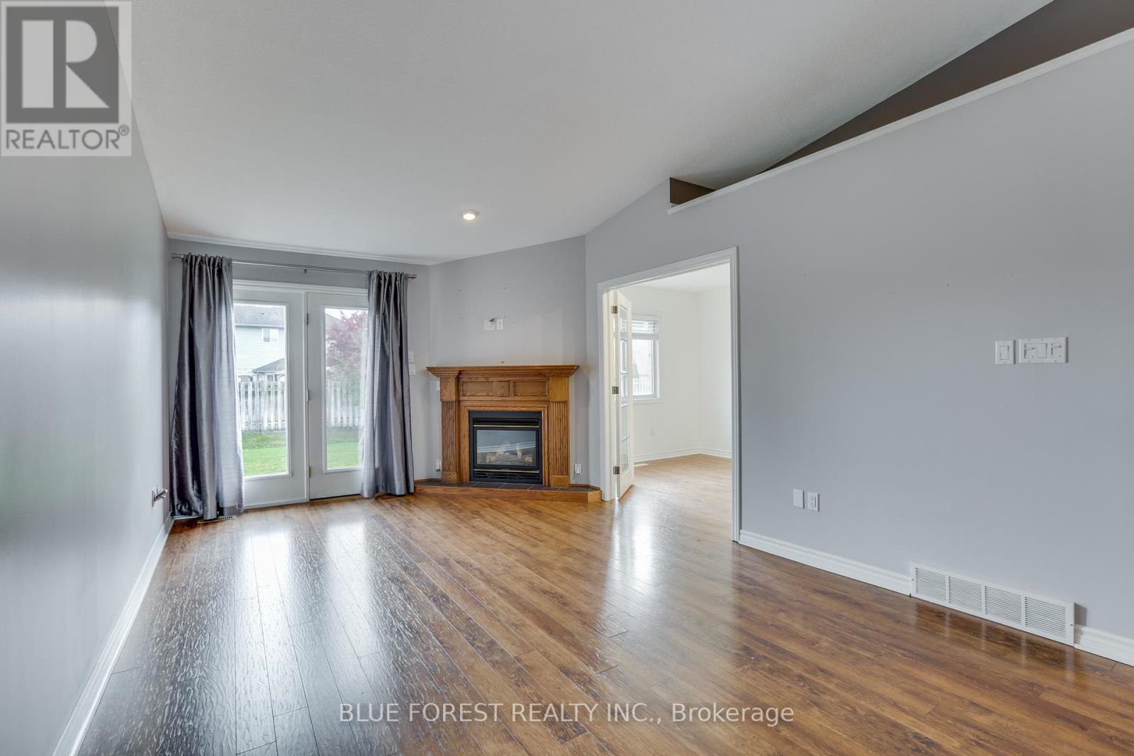 5 - 5 Foxhollow Drive, Thames Centre, Ontario  N0L 1G3 - Photo 11 - X12514096