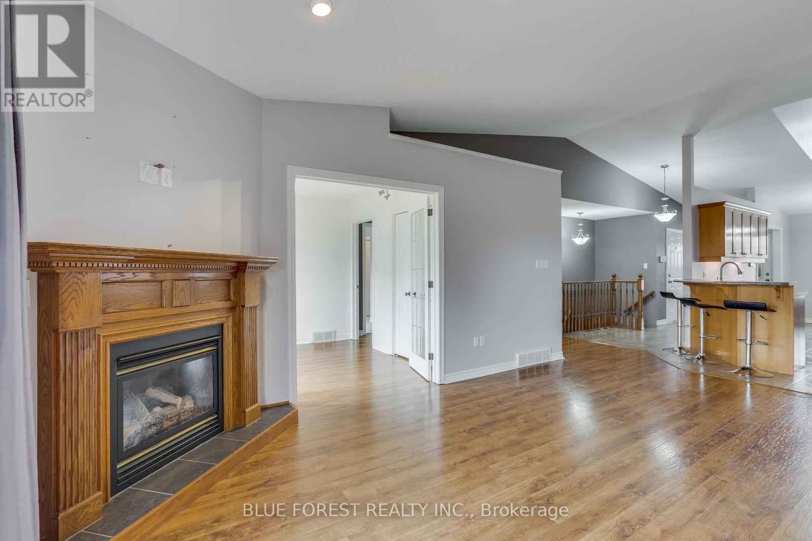 5 - 5 Foxhollow Drive, Thames Centre, Ontario  N0L 1G3 - Photo 12 - X12514096