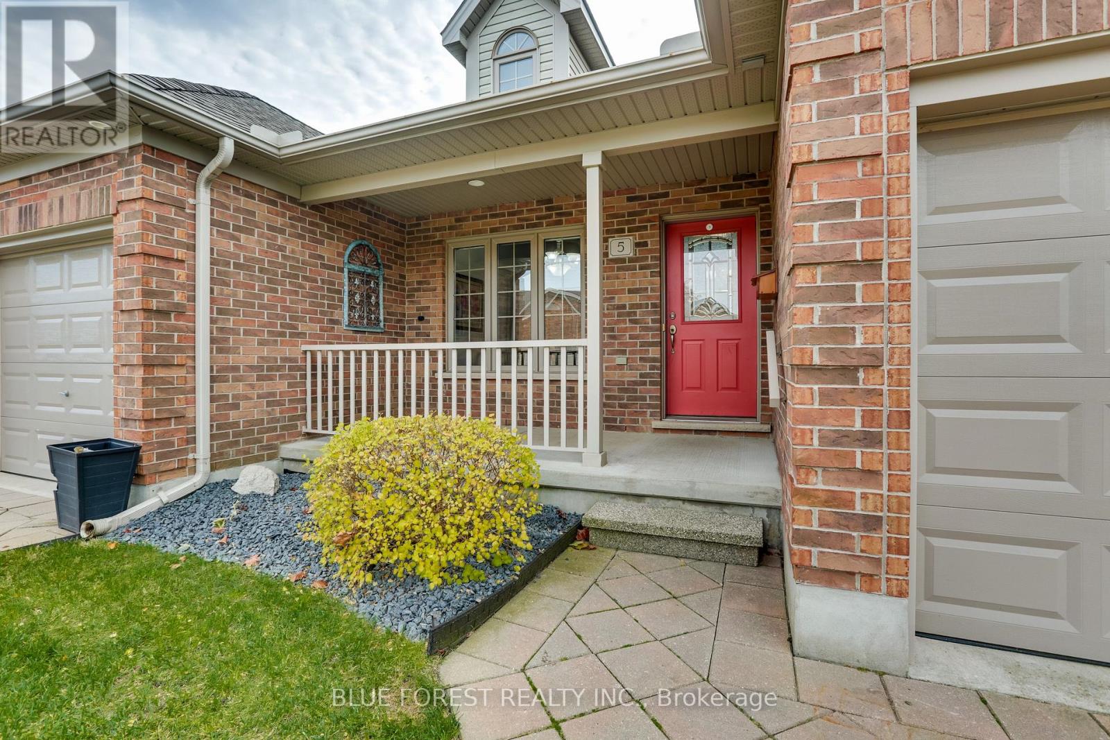 5 - 5 Foxhollow Drive, Thames Centre, Ontario  N0L 1G3 - Photo 2 - X12514096