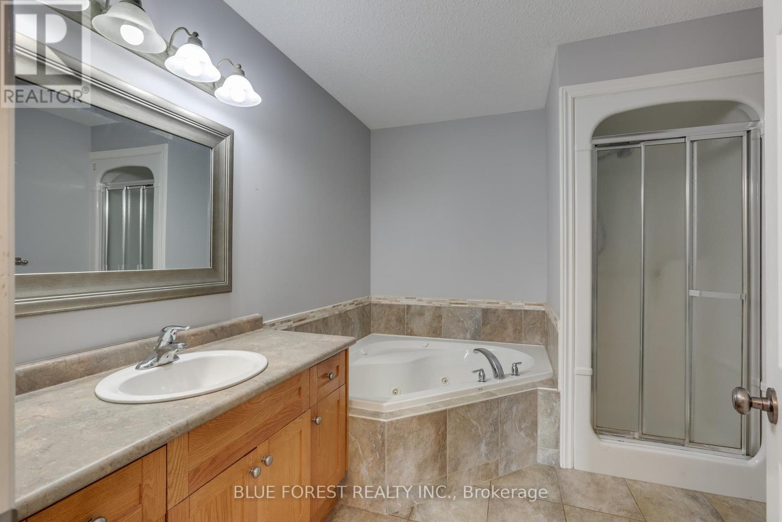 5 - 5 Foxhollow Drive, Thames Centre, Ontario  N0L 1G3 - Photo 20 - X12514096