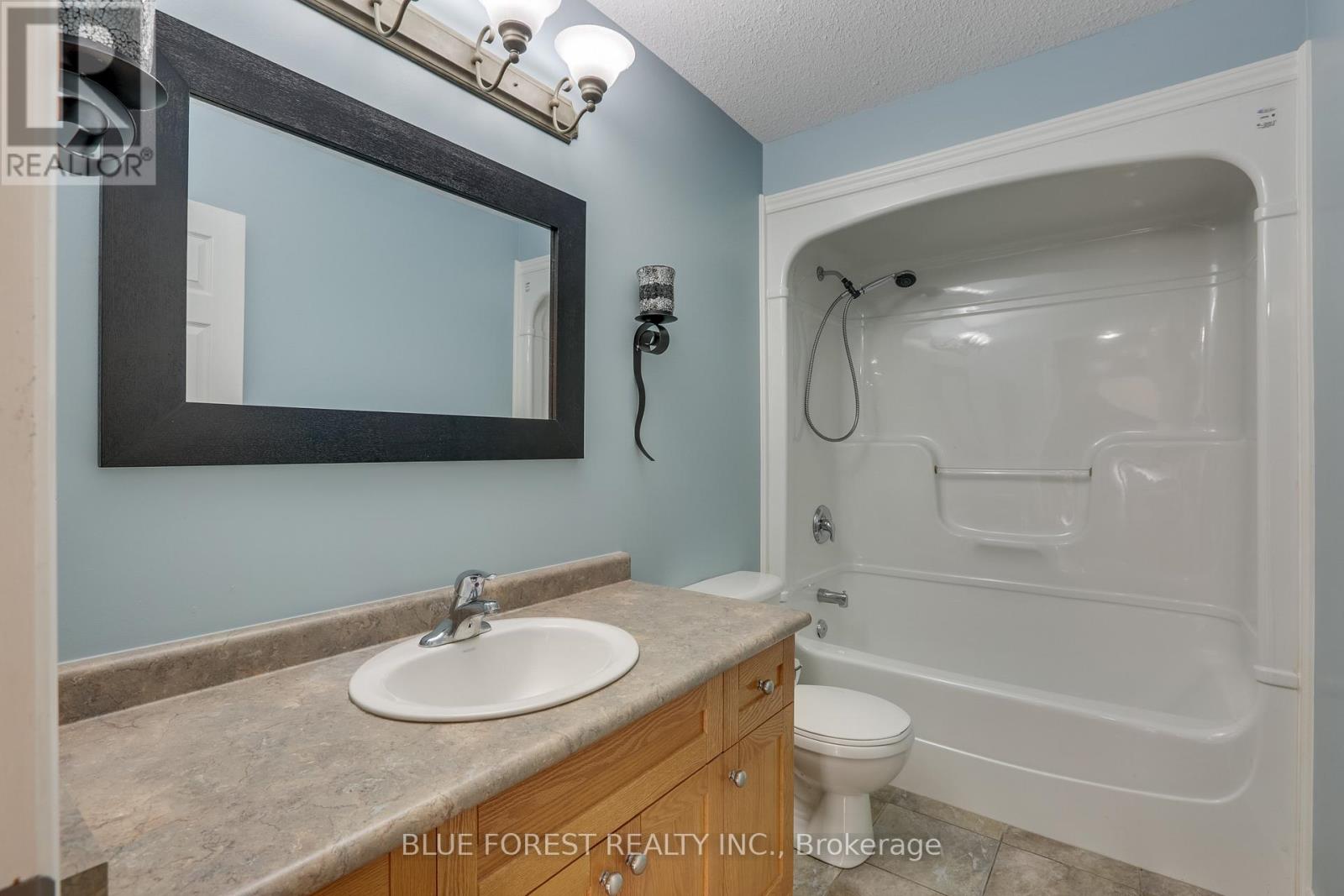 5 - 5 Foxhollow Drive, Thames Centre, Ontario  N0L 1G3 - Photo 22 - X12514096