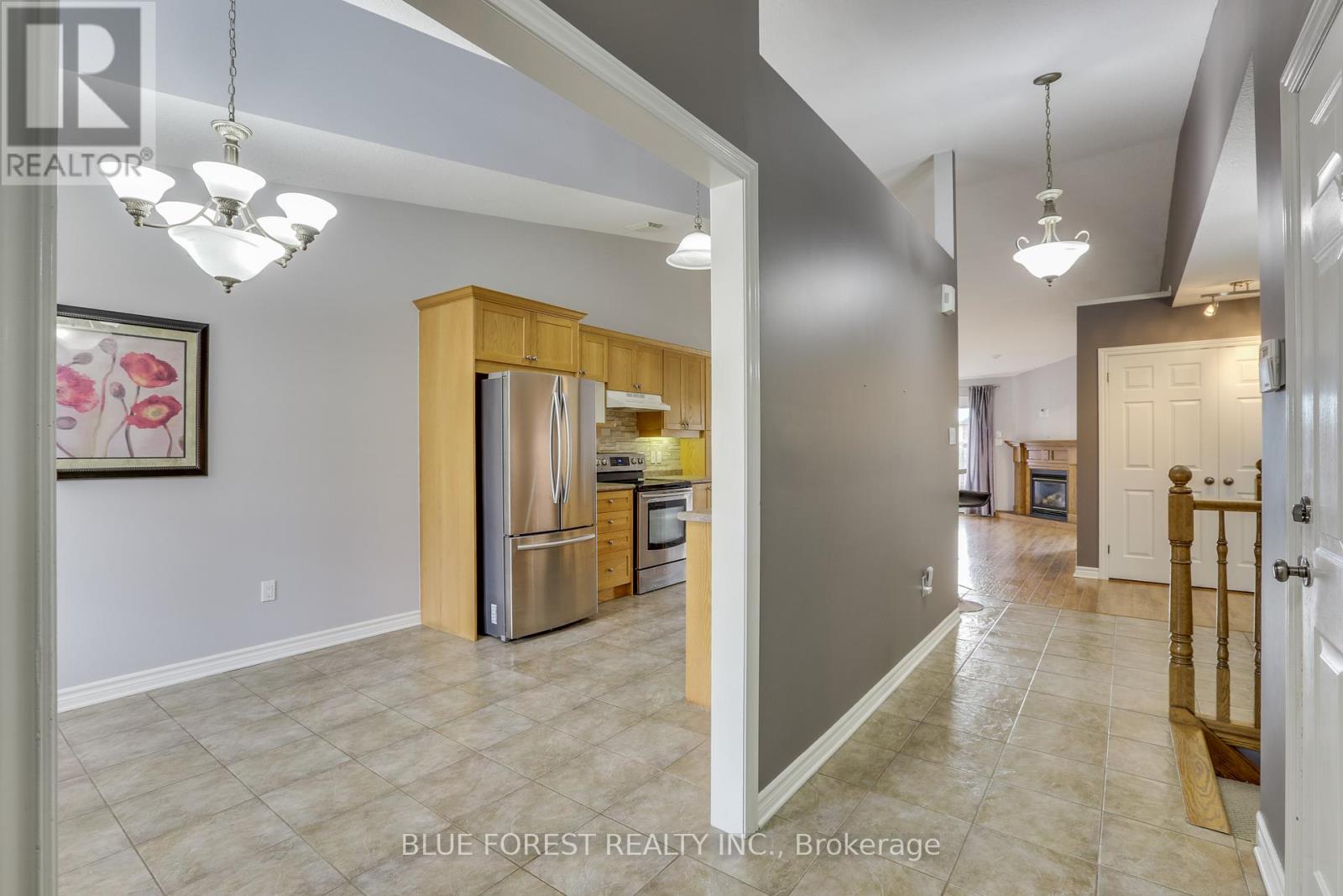 5 - 5 Foxhollow Drive, Thames Centre, Ontario  N0L 1G3 - Photo 3 - X12514096