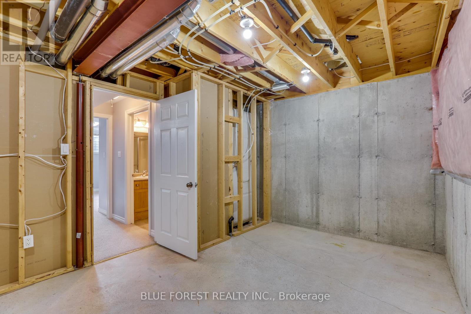 5 - 5 Foxhollow Drive, Thames Centre, Ontario  N0L 1G3 - Photo 31 - X12514096