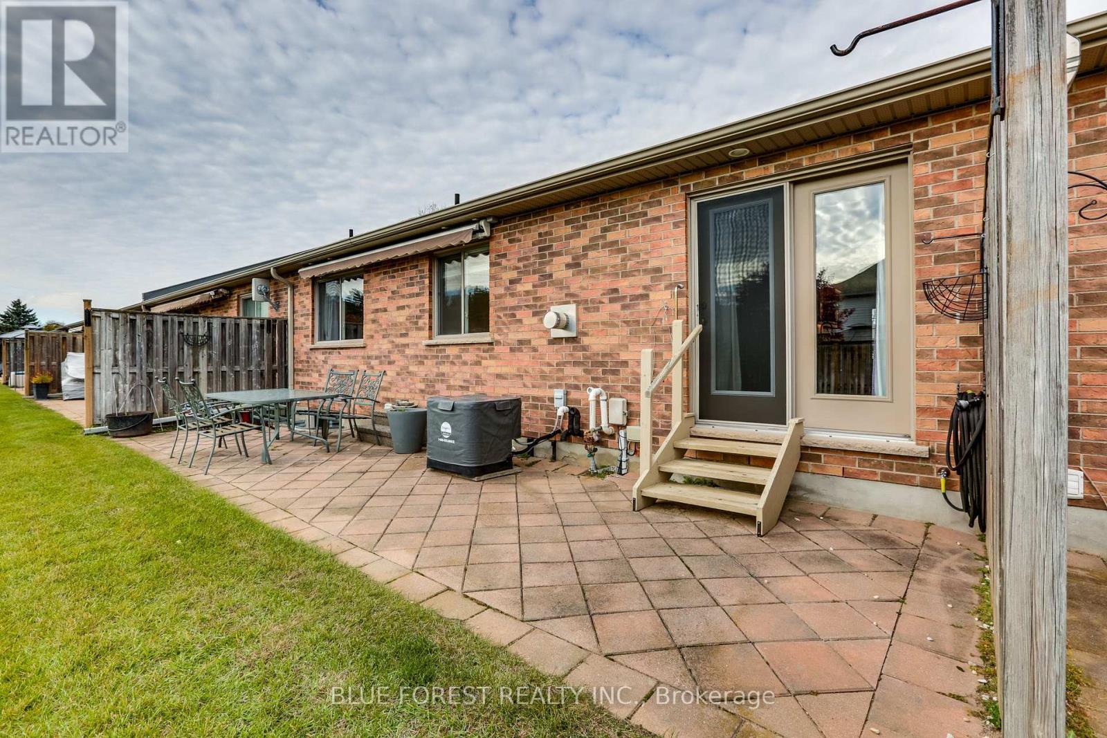 5 - 5 Foxhollow Drive, Thames Centre, Ontario  N0L 1G3 - Photo 38 - X12514096