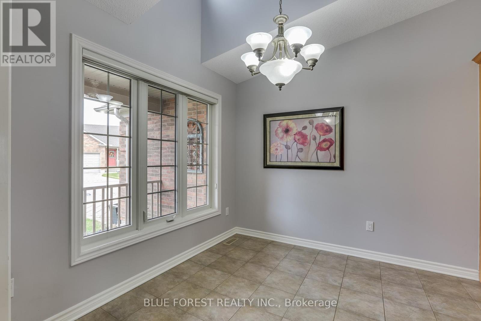 5 - 5 Foxhollow Drive, Thames Centre, Ontario  N0L 1G3 - Photo 4 - X12514096