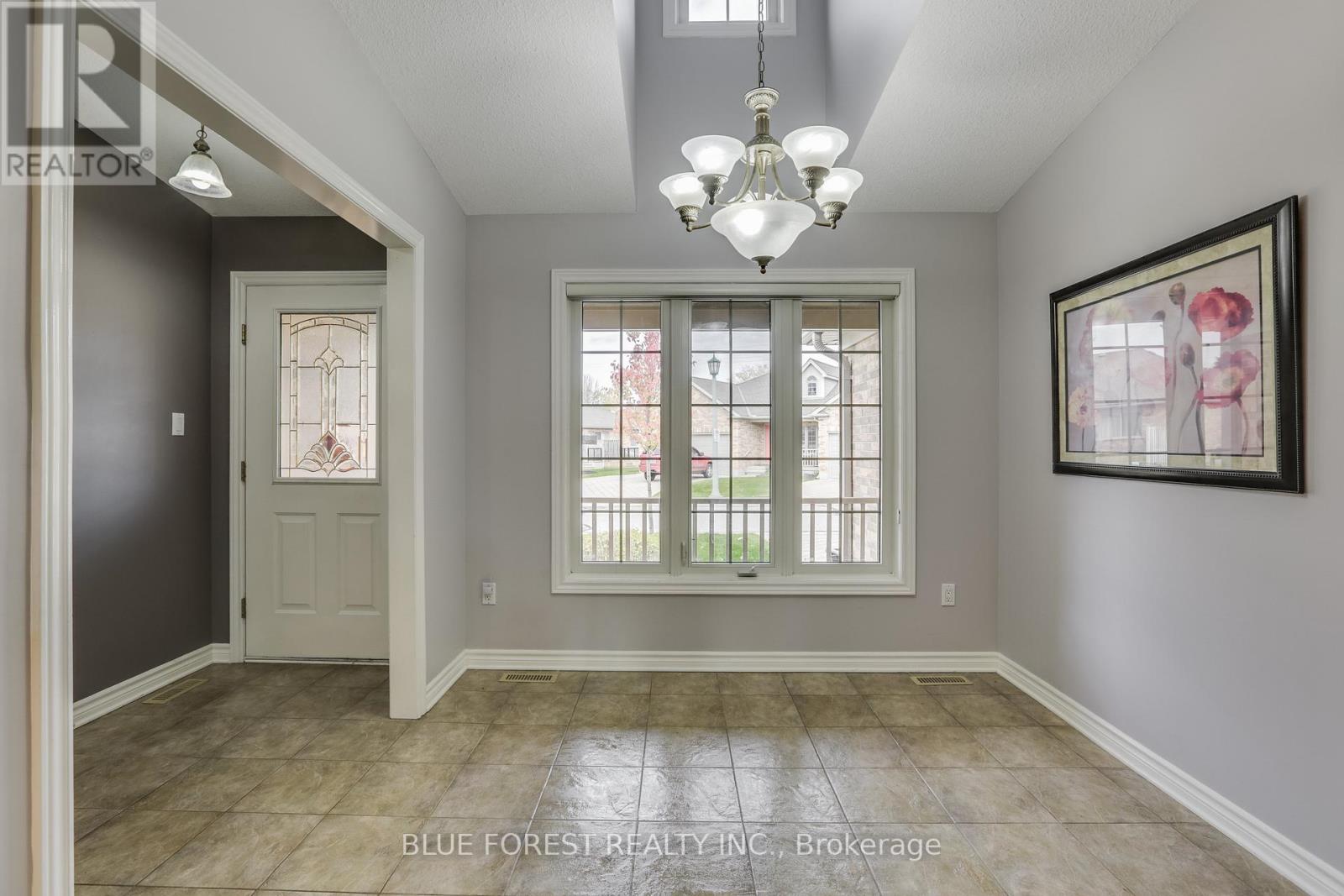 5 - 5 Foxhollow Drive, Thames Centre, Ontario  N0L 1G3 - Photo 6 - X12514096