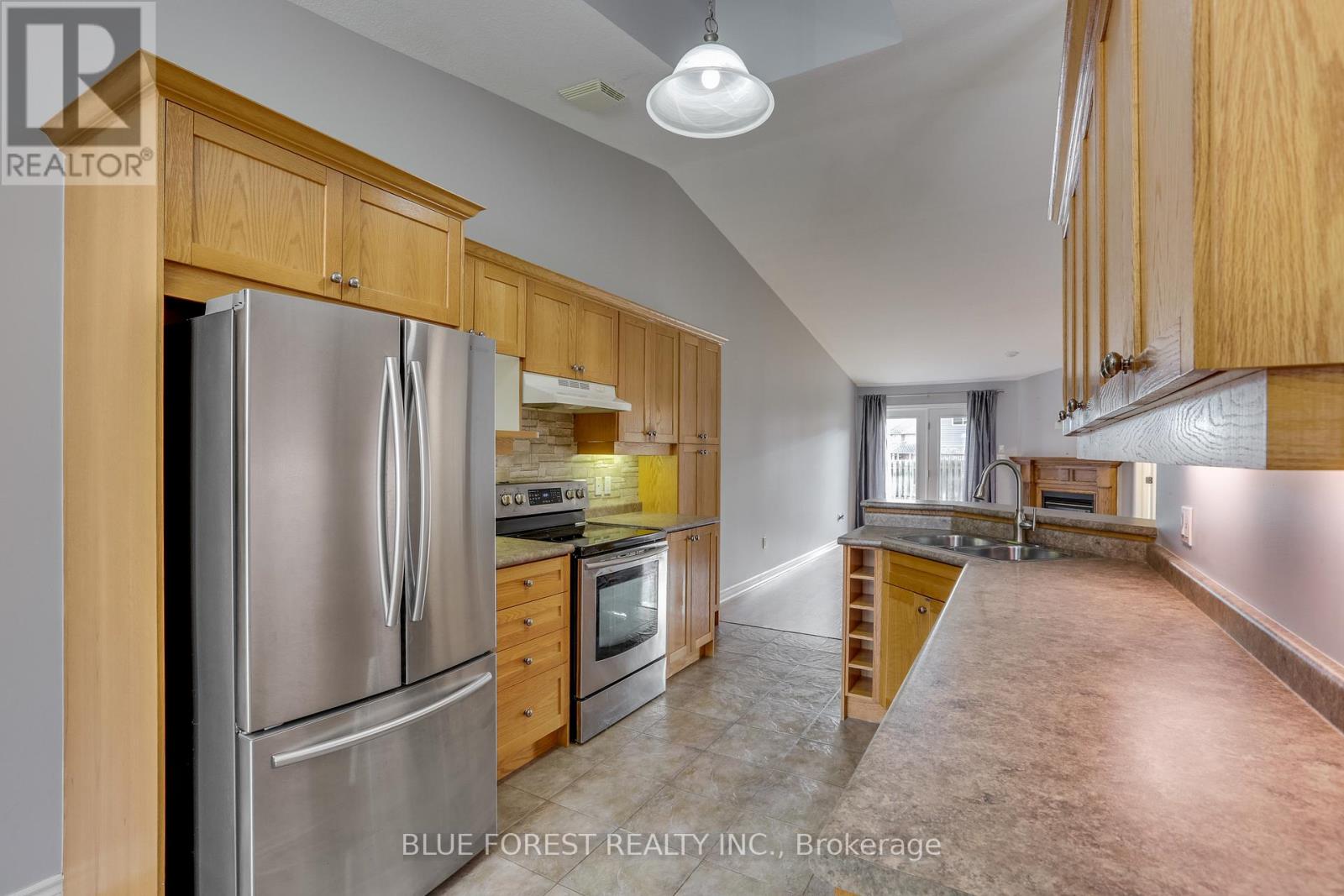 5 - 5 Foxhollow Drive, Thames Centre, Ontario  N0L 1G3 - Photo 7 - X12514096