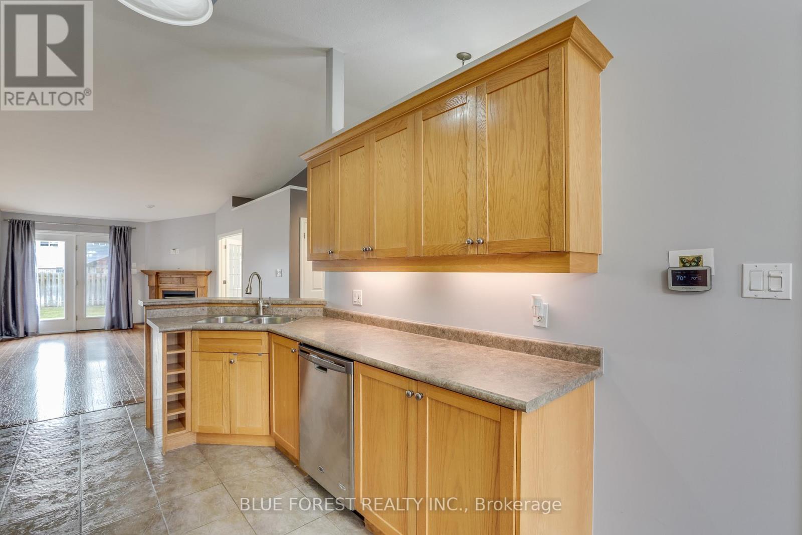 5 - 5 Foxhollow Drive, Thames Centre, Ontario  N0L 1G3 - Photo 8 - X12514096