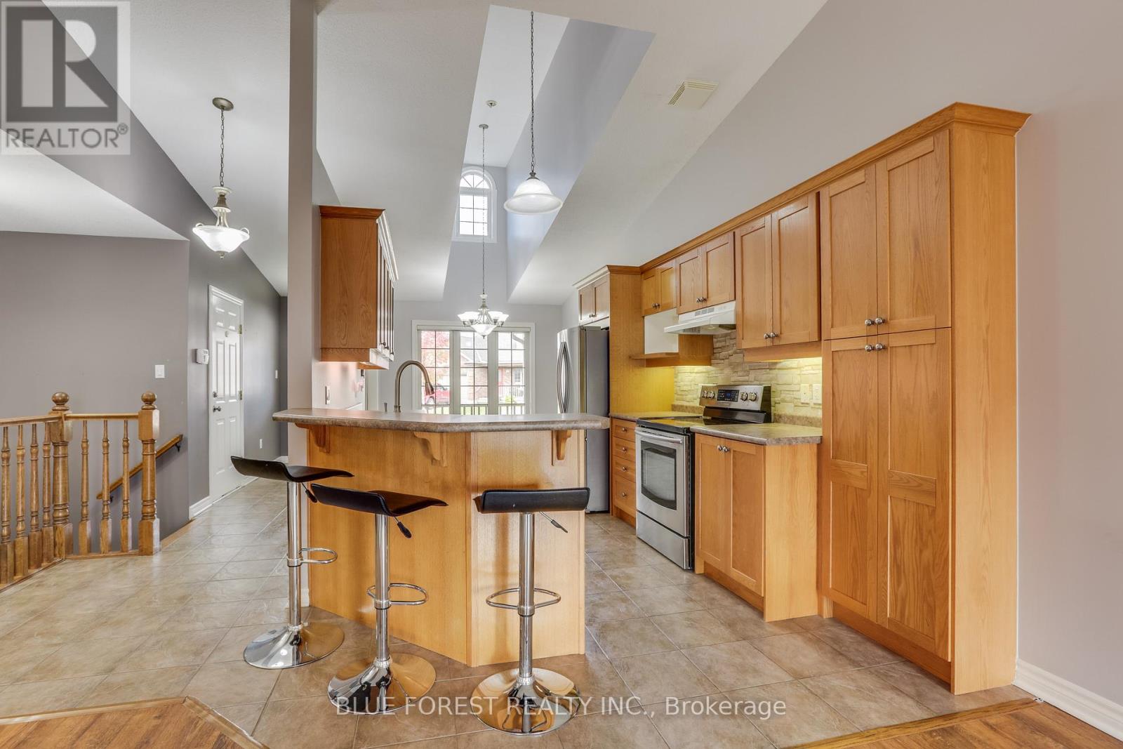 5 - 5 Foxhollow Drive, Thames Centre, Ontario  N0L 1G3 - Photo 9 - X12514096