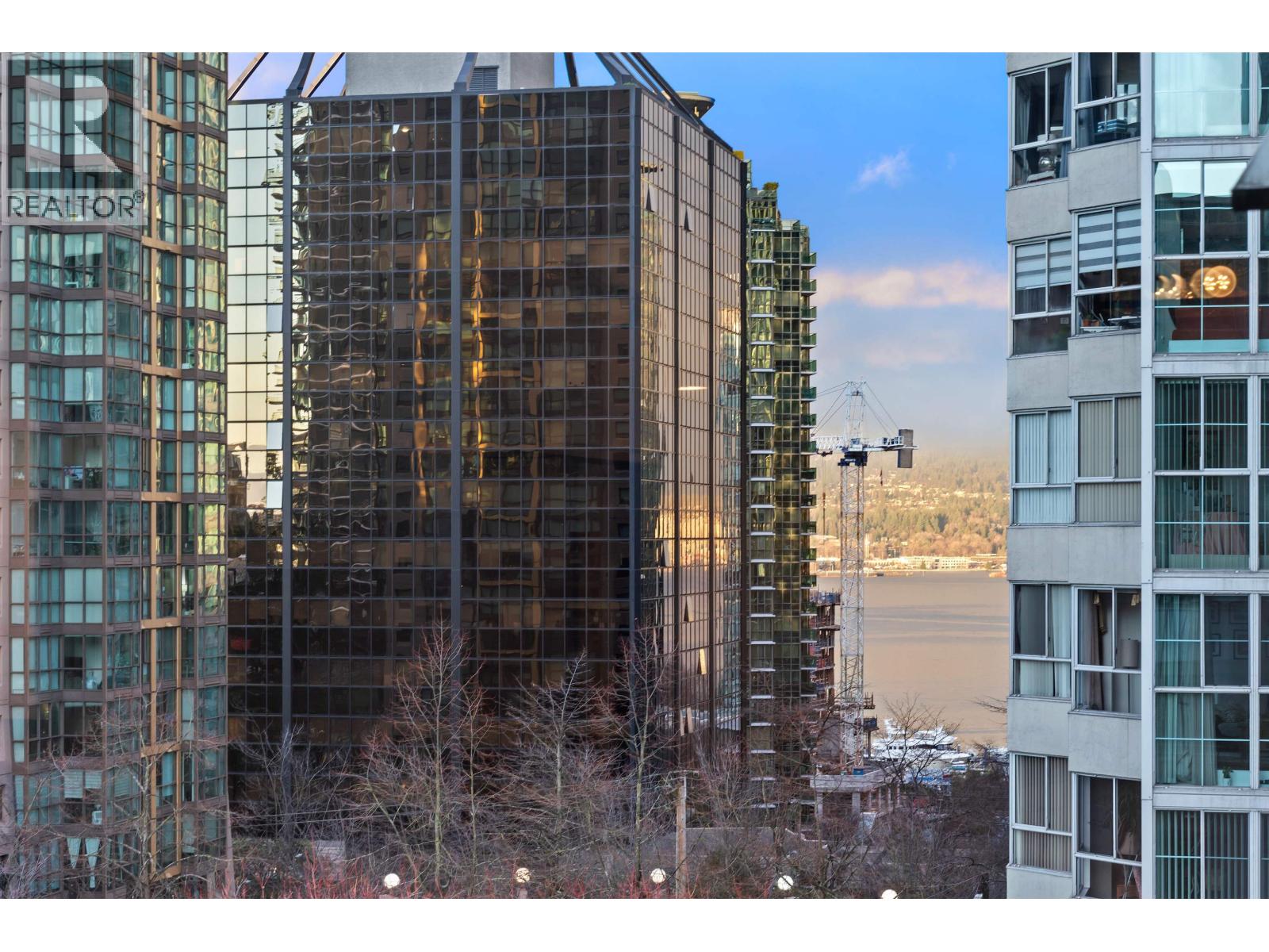 301 789 Jervis Street, Vancouver, British Columbia V6E 2B1 - Photo 3 - R3037353