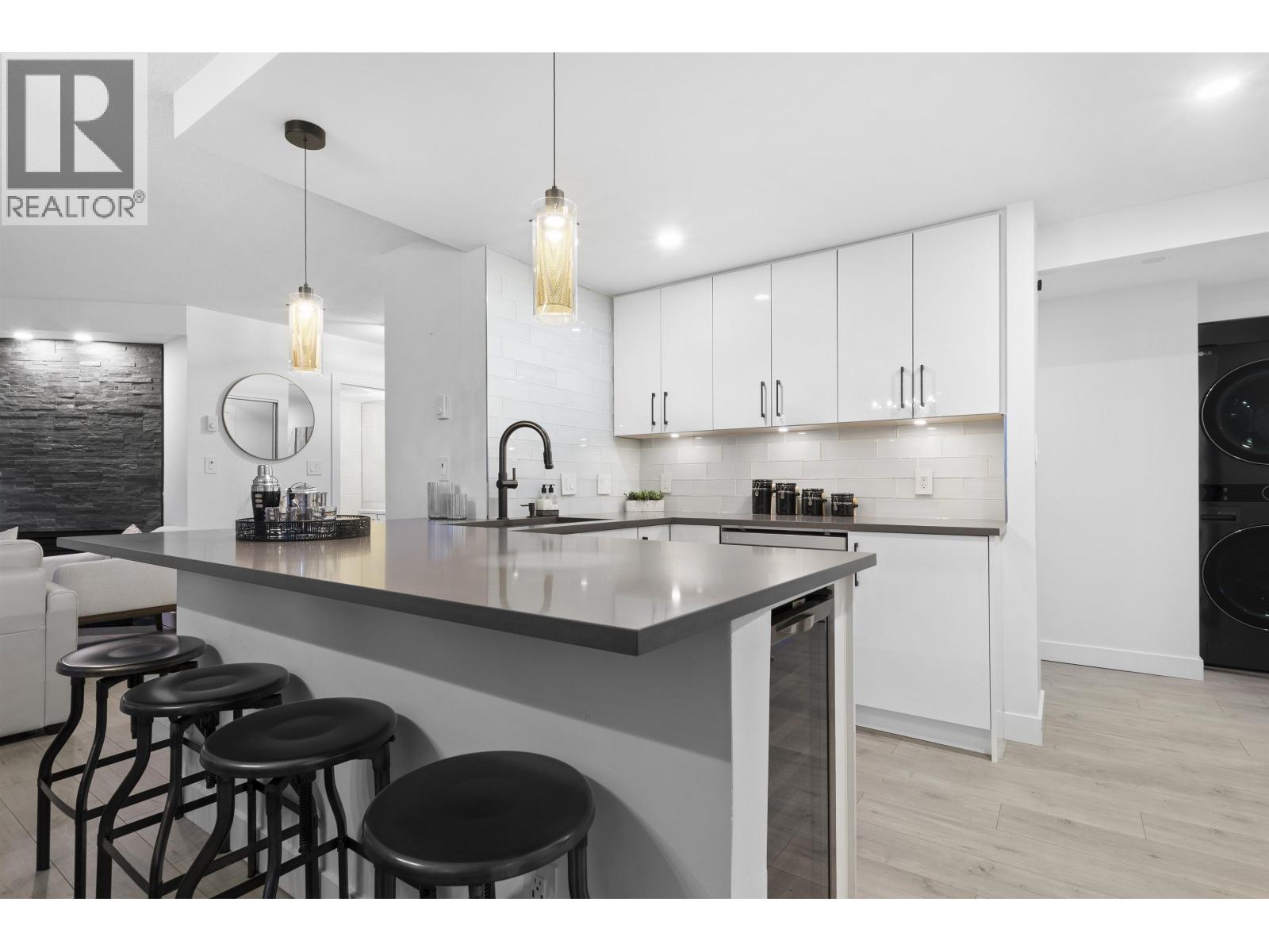 301 789 Jervis Street, Vancouver, British Columbia V6E 2B1 - Photo 10 - R3037353