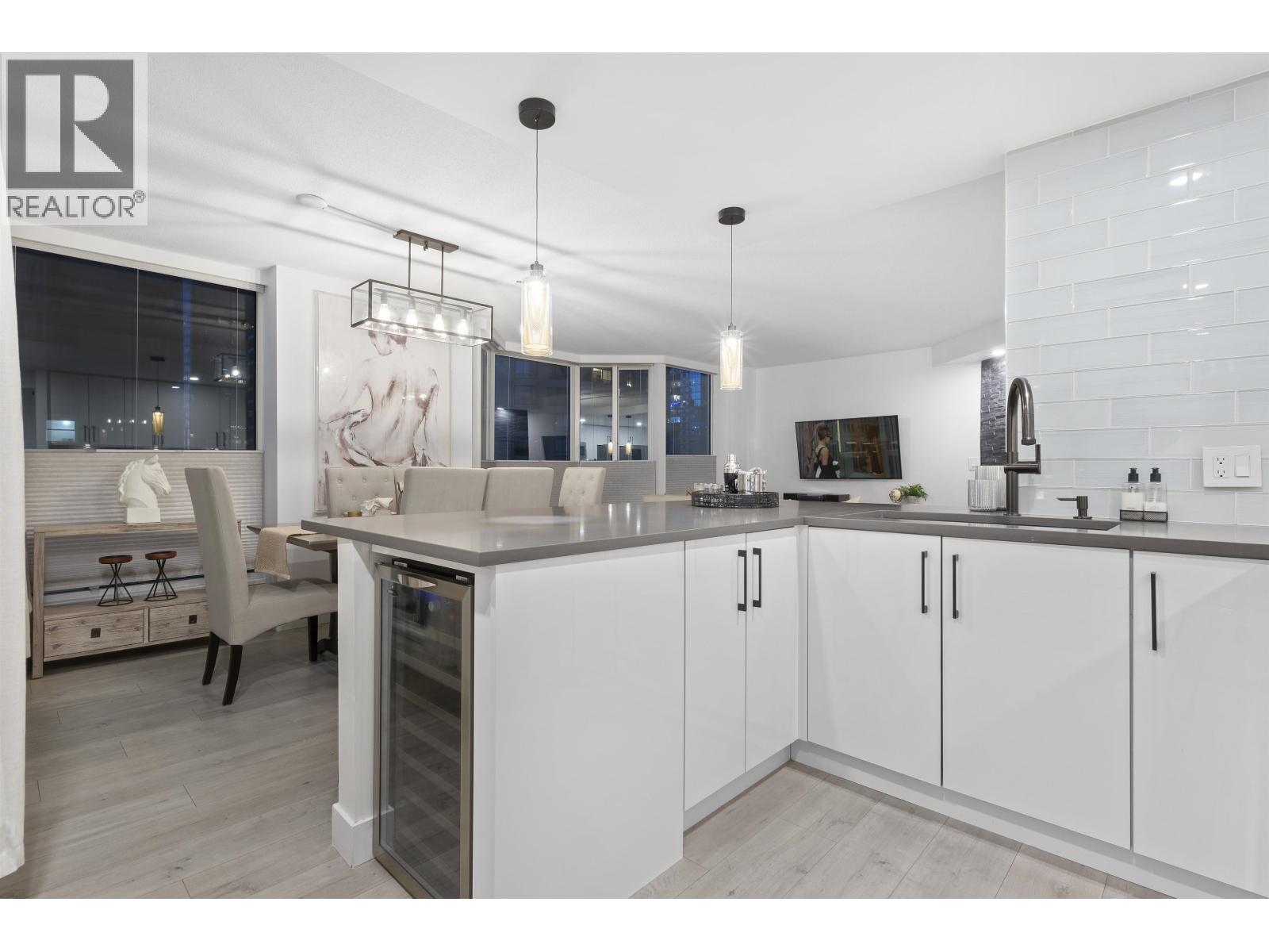 301 789 Jervis Street, Vancouver, British Columbia V6E 2B1 - Photo 11 - R3037353