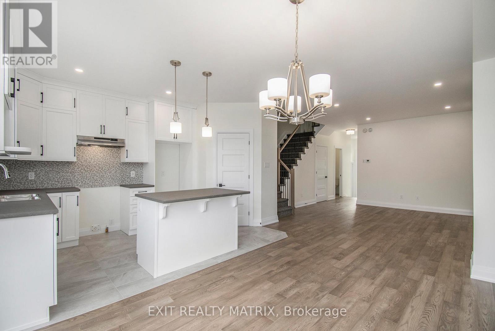 2016 Berne Street, Russell, Ontario K0A 1W0 - Photo 10 - X12514048