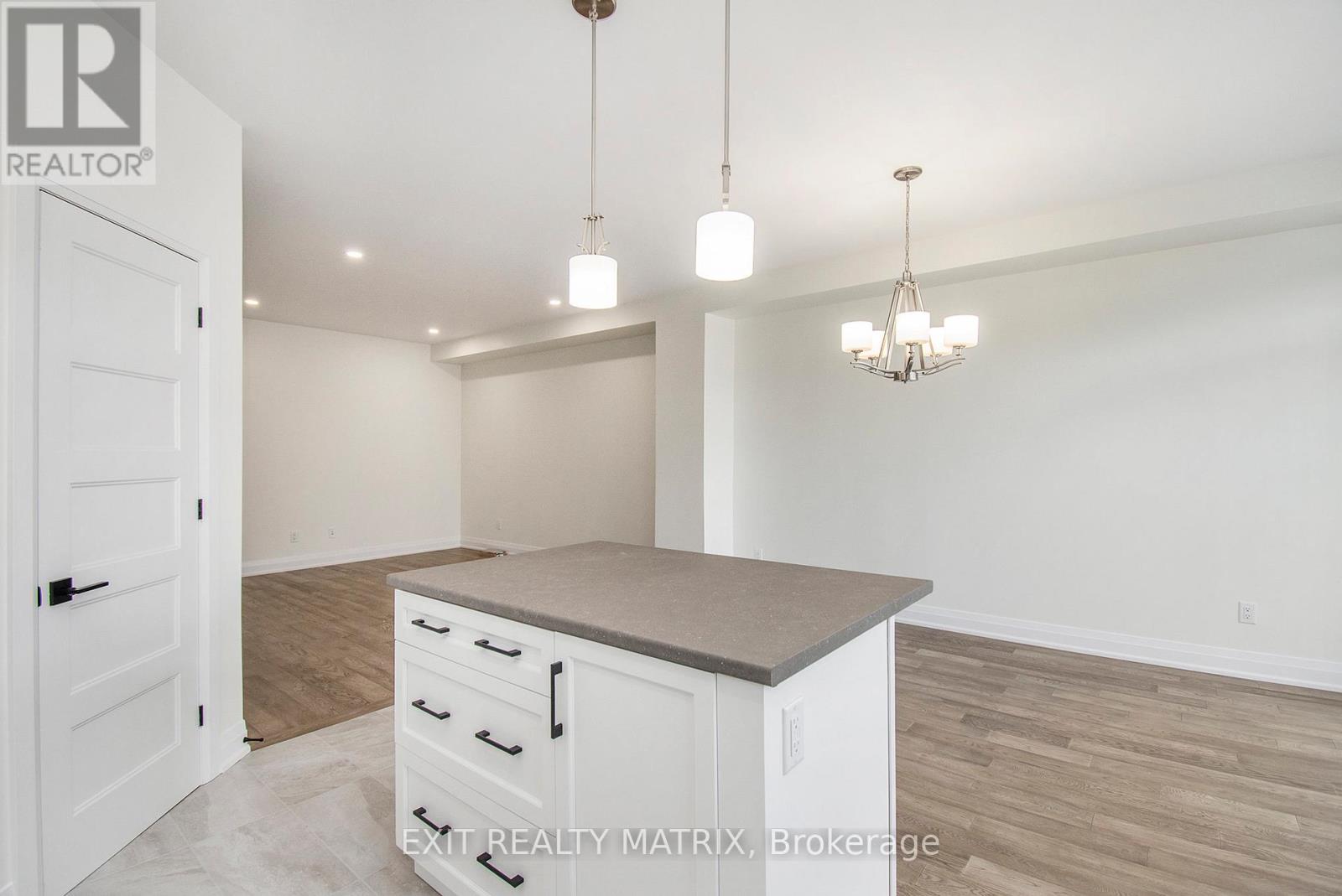 2016 Berne Street, Russell, Ontario K0A 1W0 - Photo 11 - X12514048